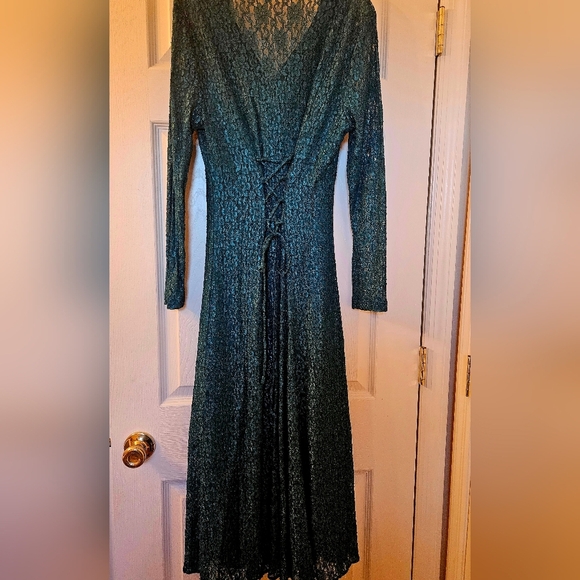 ⏰️LAST CHANCE! FINAL PRICE💲Vintage Emerald Green Lace Midi Dress - Picture 2 of 10